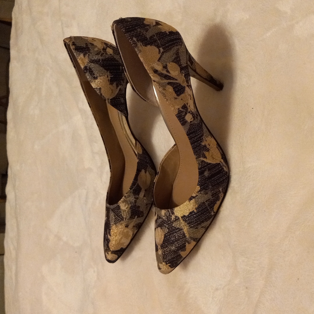 Shoes - Picture 3 of 4